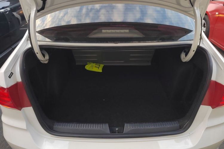 大众 桑塔纳 2018款 1.5L 自动风尚版机舱底盘23