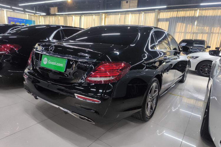 奔驰E级 2019款 E 260 L 运动型车身外观7