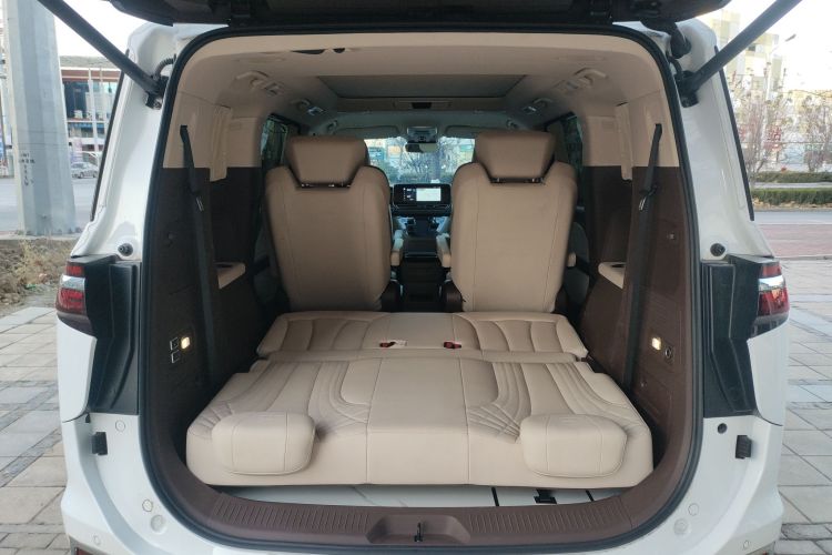 奔腾M9 2023款 2.0T 尊享型机舱底盘23