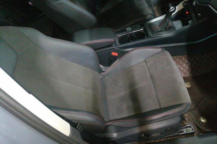 奥迪Q3 2022款 40 TFSI RS套件燃速型局部细节41