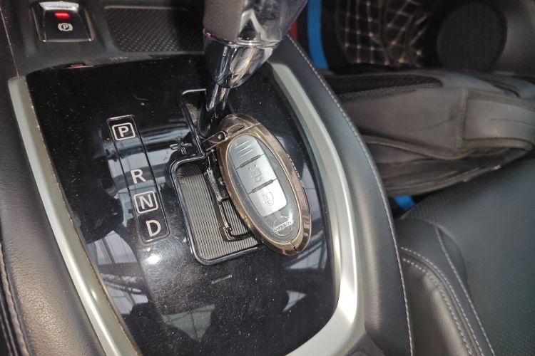 日产 奇骏 2019款 2.0L CVT舒适版 2WD中控内饰11