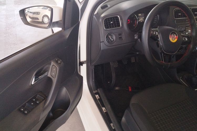 大众 Polo 2016款 1.6L 手动舒适型中控内饰7003