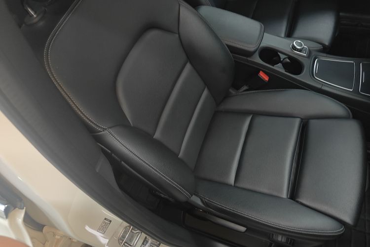 奔驰B级 2019款 B 200 动感型中控内饰41