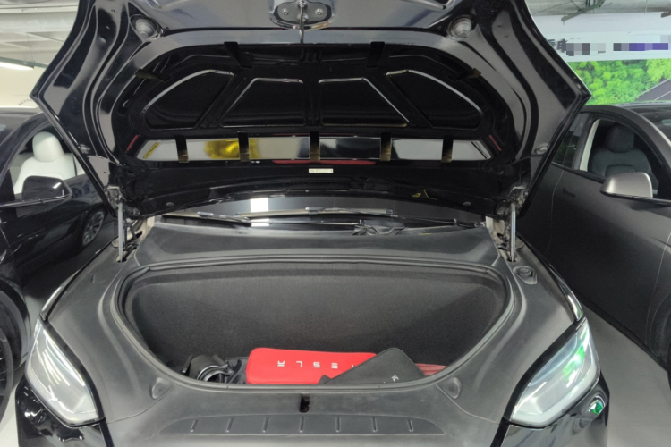 特斯拉 Model X 2019款 长续航版机舱底盘24