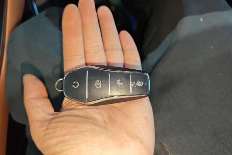 比亚迪 汉L 2025款 DM-p 四驱激光雷达旗舰型中控内饰11