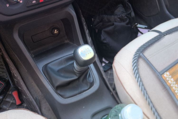 五菱汽车 五菱宏光 2019款 1.5L S标准型国VI LAR中控内饰18