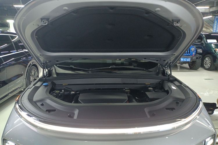 理想汽车 理想L8 2024款 Ultra机舱底盘24