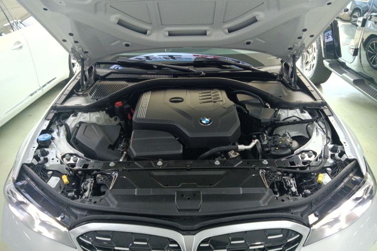 宝马3系 2023款 325Li xDrive M运动套装机舱底盘24