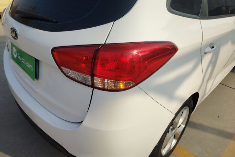 起亚 佳乐 2013款 2.0L 5座自动标准版 国IV车身外观9