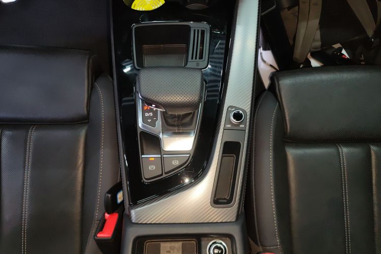 奥迪A4L 2024款 40 TFSI quattro RS套件燃速型中控内饰18