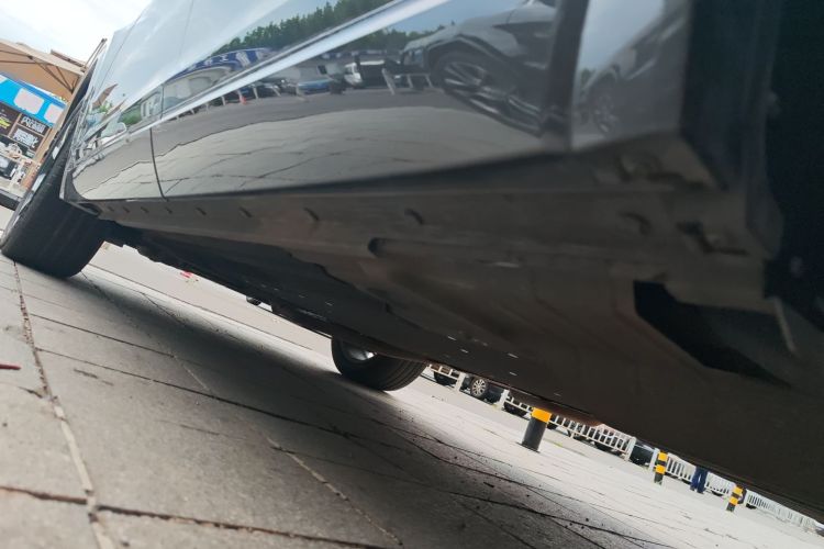 理想汽车 理想ONE 2021款 增程6座版机舱底盘30