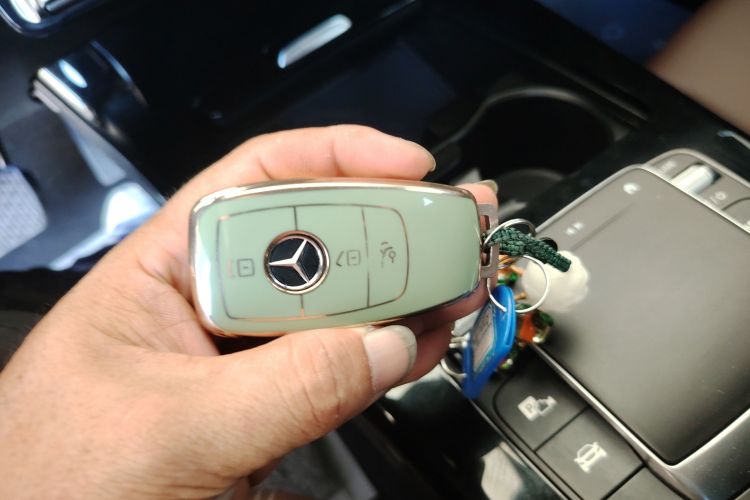 奔驰A级(进口) 2021款 A 200 时尚型中控内饰7001