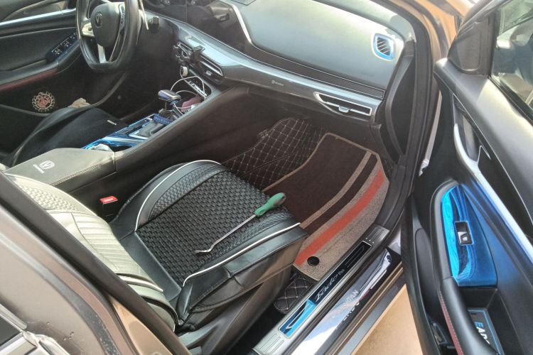 长安 逸动 2020款 PLUS 1.6L GDI 自动豪华型局部细节9005