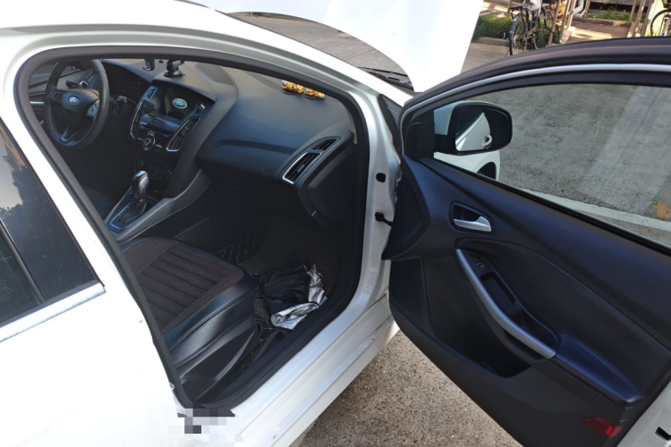 福特 福克斯 2017款 两厢 EcoBoost 180 自动运动型局部细节9005