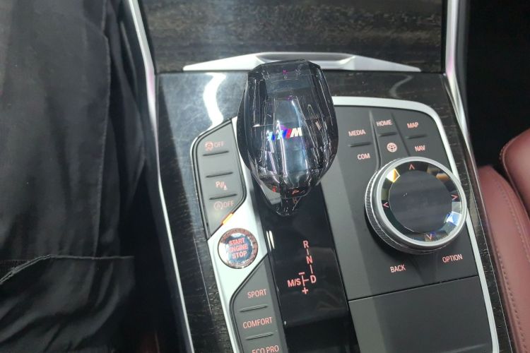 宝马3系 2022款 325Li M运动套装中控内饰18