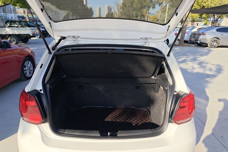 大众 Polo 2016款 1.4L 手动风尚型机舱底盘23