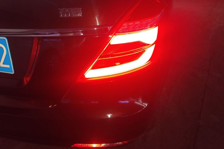 吉利汽车 帝豪 2017款 三厢百万款 1.5L 手动向上版车身外观9