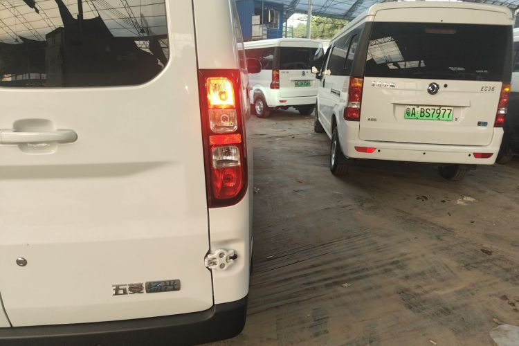 五菱汽车 五菱扬光 2024款 300KM 舒适型客车版 75kW车身外观9