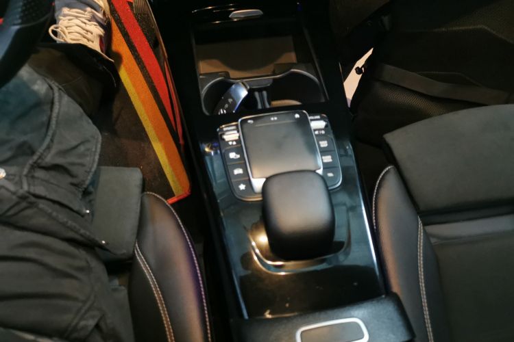 奔驰A级 2021款 A 200 L 运动轿车时尚型局部细节18