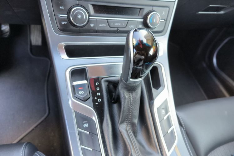 吉利汽车 帝豪 2018款 1.5L CVT向上互联版中控内饰18