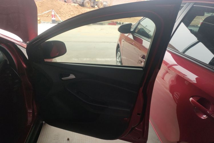 福特 福克斯 2017款 两厢 1.6L 自动风尚型智行版中控内饰42