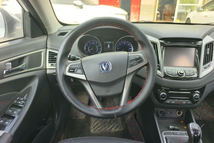 长安 逸动 2016款 1.6L 手动风尚型中控内饰13