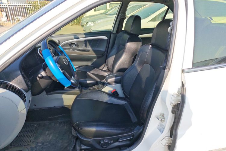 东南 V3菱悦 2015款 1.5L 手动风采版中控内饰19