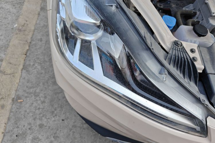 哪吒汽车 哪吒AYA 2023款 318 Lite车身外观8