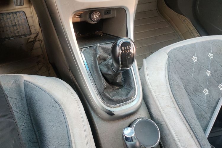 别克 英朗 2013款 GT 1.6L 手动进取版中控内饰18