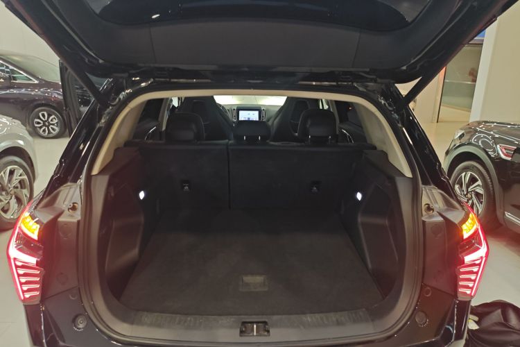 红旗HS3 2023款 1.5T 两驱善为版中控内饰23