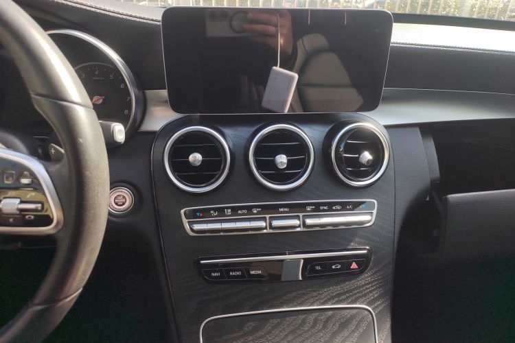 奔驰C级 2019款 C 260 L 运动版中控内饰16