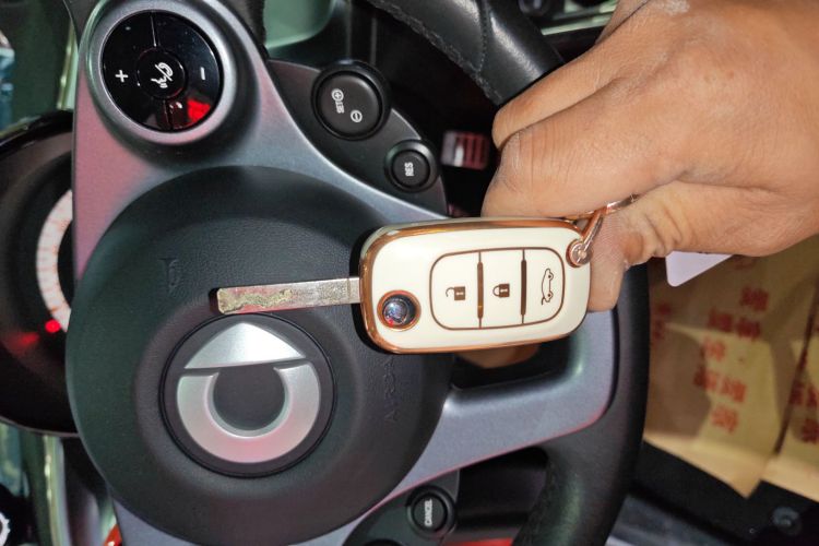 smart forfour 2016款 1.0L 52千瓦激情版中控内饰7001