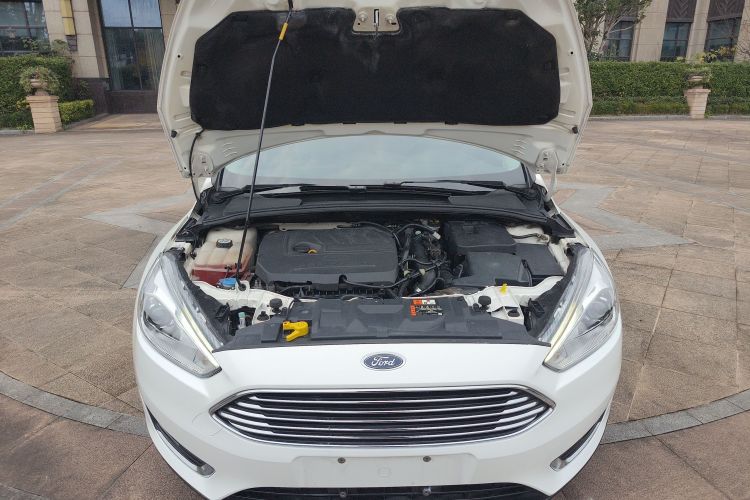 福特 福克斯 2018款 三厢经典 EcoBoost 180 自动精英型机舱底盘24