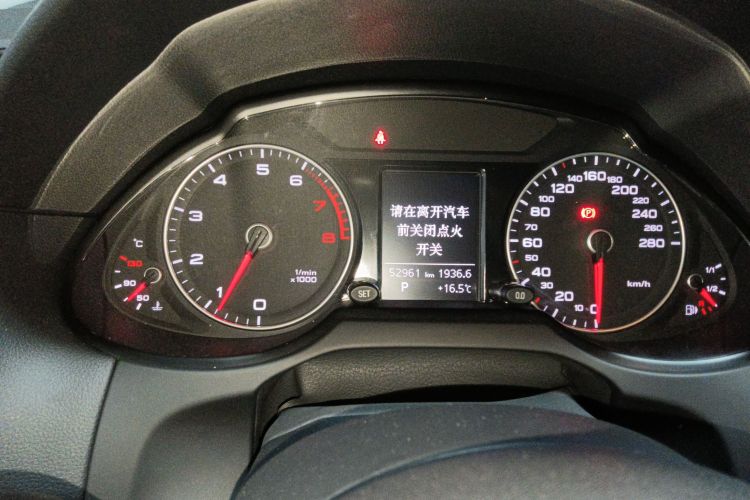 奥迪Q5 2018款 典藏版 40 TFSI 进取型中控内饰14