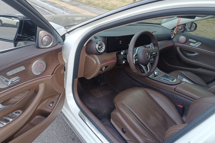 奔驰E级 2016款 E 300 L 时尚型中控内饰20