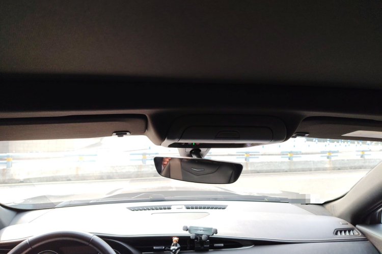 凯迪拉克XT4 2020款 改款 28T 两驱技术型中控内饰22