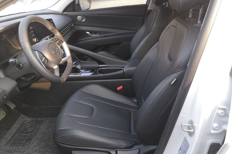 现代 伊兰特 2022款 1.5L CVT GLX精英版中控内饰19