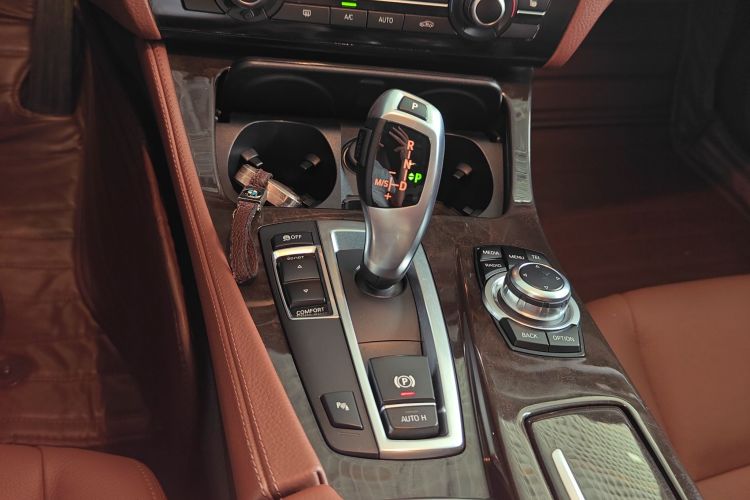 宝马5系 2017款 525Li 领先型中控内饰18