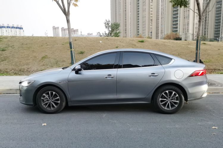 比亚迪 秦PLUS 2023款 冠军版 DM-i 55KM领先型车身外观6003