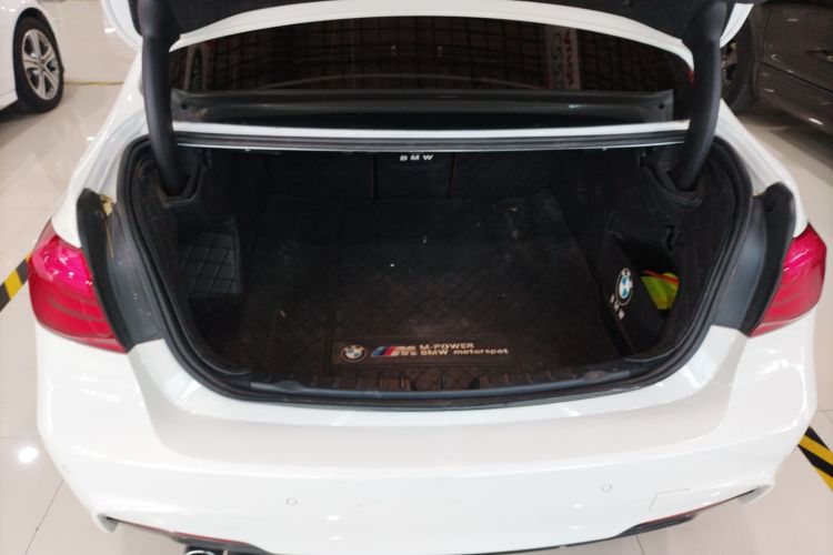 宝马3系 2019款 320Li M运动套装机舱底盘23