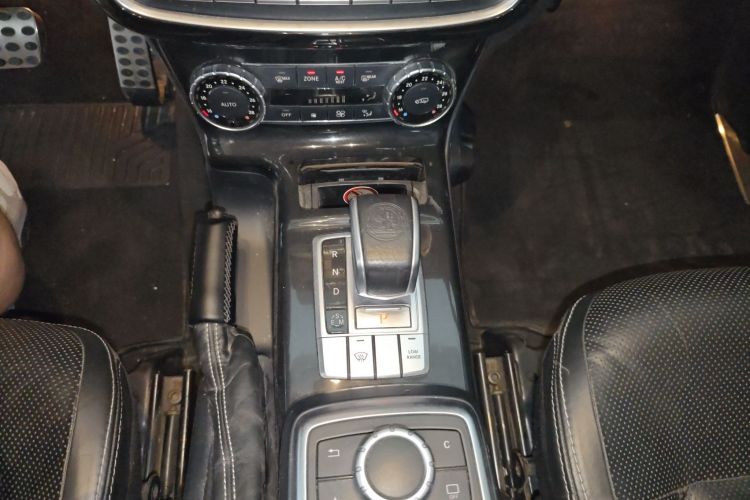 奔驰G级（平行进口） G550 自动4.0T V8 中控内饰18