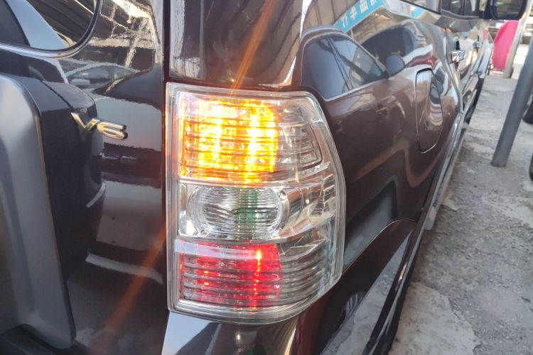 三菱 帕杰罗(进口) 2016款 3.0L 自动尊贵版 国V车身外观6006