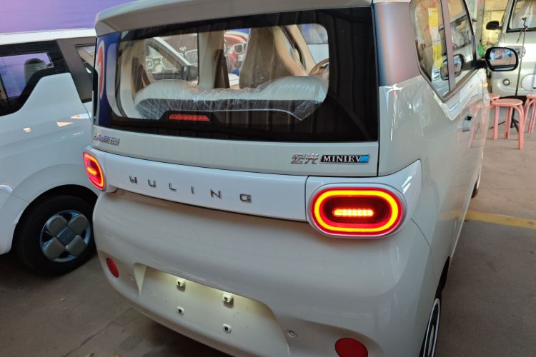 五菱汽车 宏光MINIEV 2024款 第三代 215km 青春版车身外观6