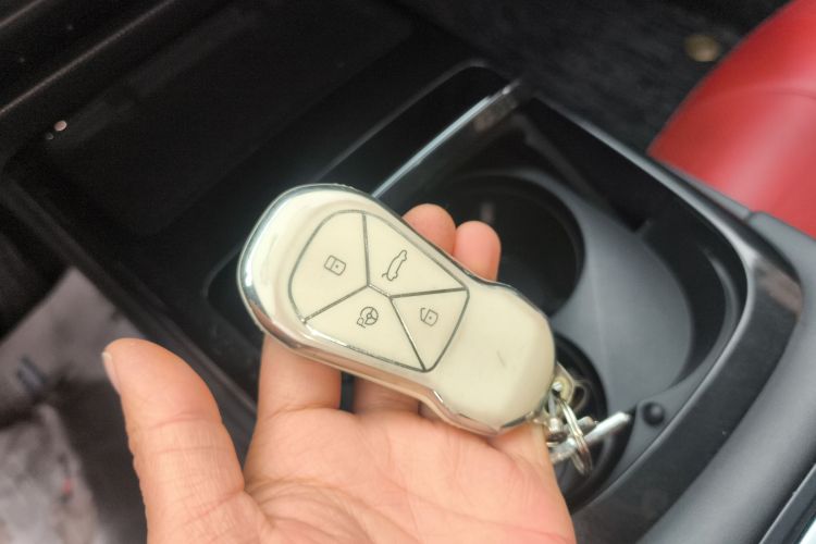 小鹏P7 2022款 670E+中控内饰7001