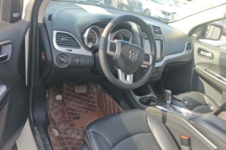 道奇 酷威 2013款 2.4L 两驱尊尚版中控内饰12