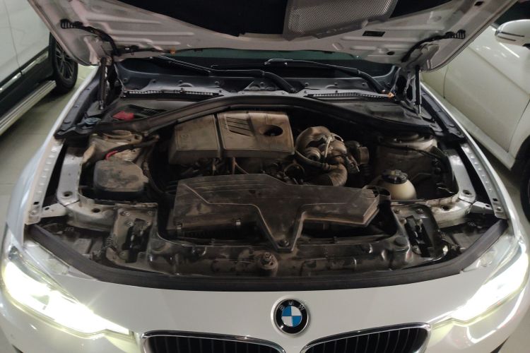 宝马3系 2016款 316Li 时尚型机舱底盘24