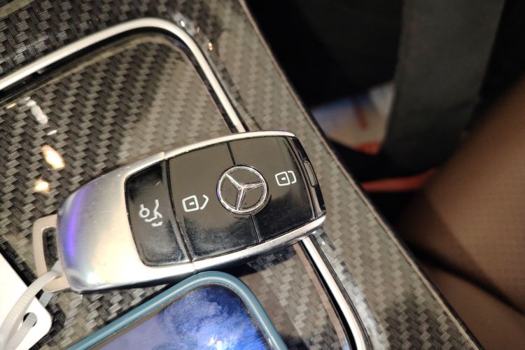 奔驰E级 2017款 E 200 L 4MATIC中控内饰11