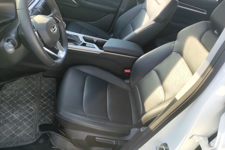 吉利汽车 帝豪 2022款 第4代 1.5L CVT尊贵型中控内饰19