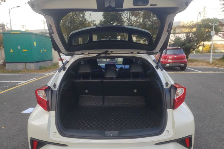 丰田 奕泽IZOA 2018款 2.0L 奕驰版 国VI机舱底盘23