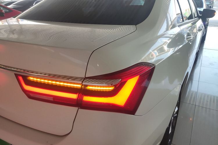 比亚迪 秦 2019款 1.5L 自动豪华型车身外观9